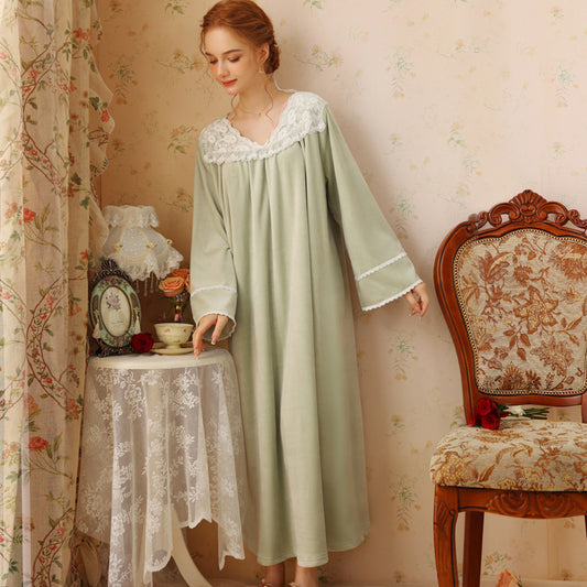 Cute Lace Warm Velvet Long Sleeve Nightdress